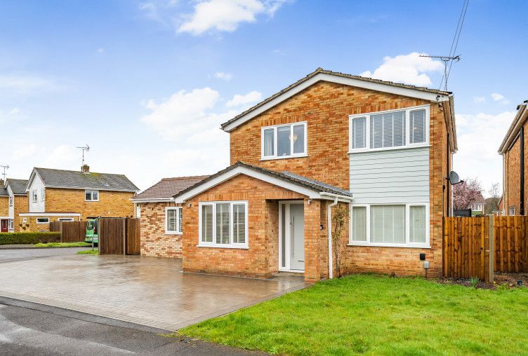 4 bed detached house for sale in Kevins Drive, Yateley, Hampshire GU46