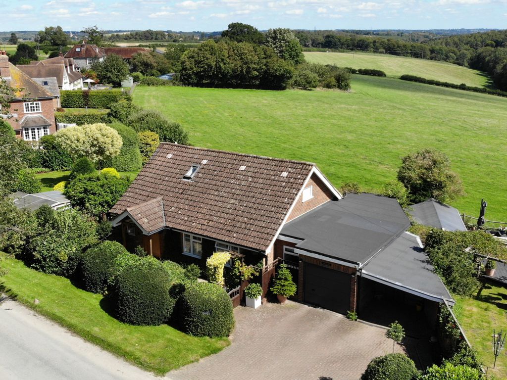 4 bed detached house for sale in Bullocks Farm Lane, Wheeler End, High