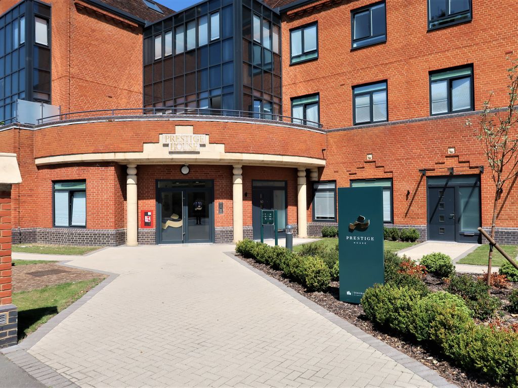 2 bed flat to rent in Prestige House, High Street, Egham TW20 Zoopla