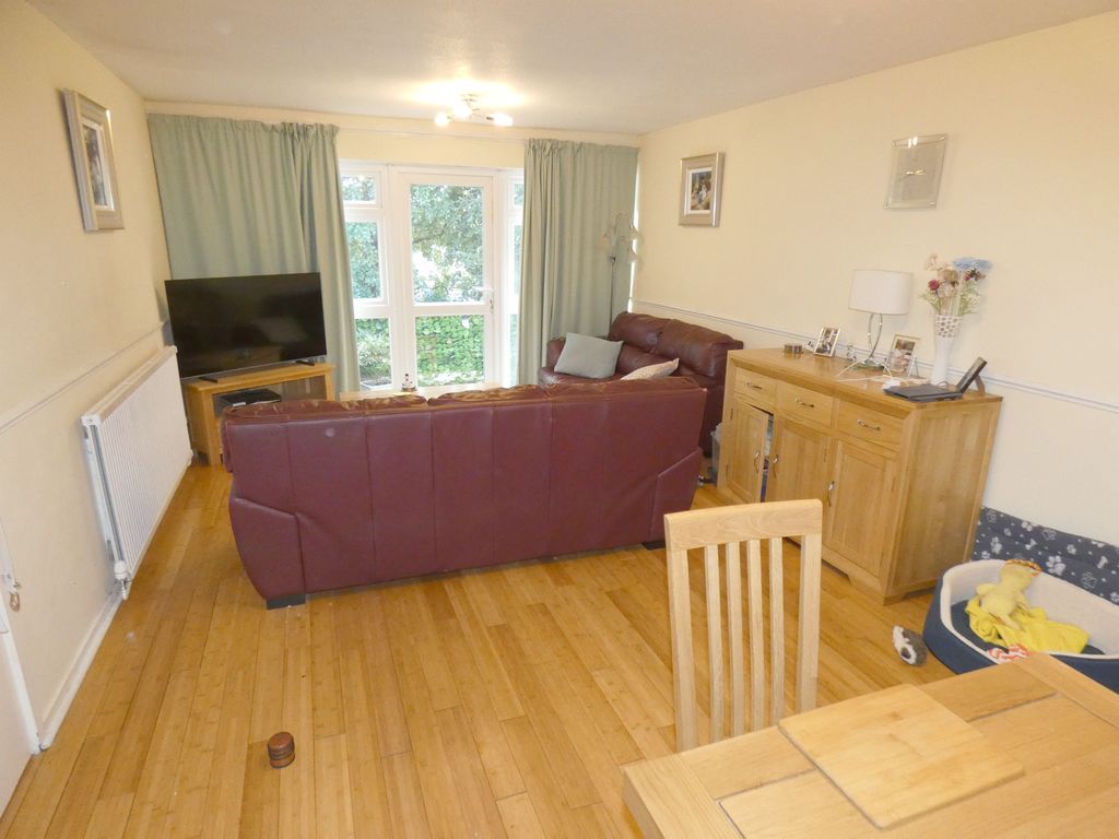 2 bed flat for sale in Hawkins Road, Teddington TW11, £385,000 Zoopla