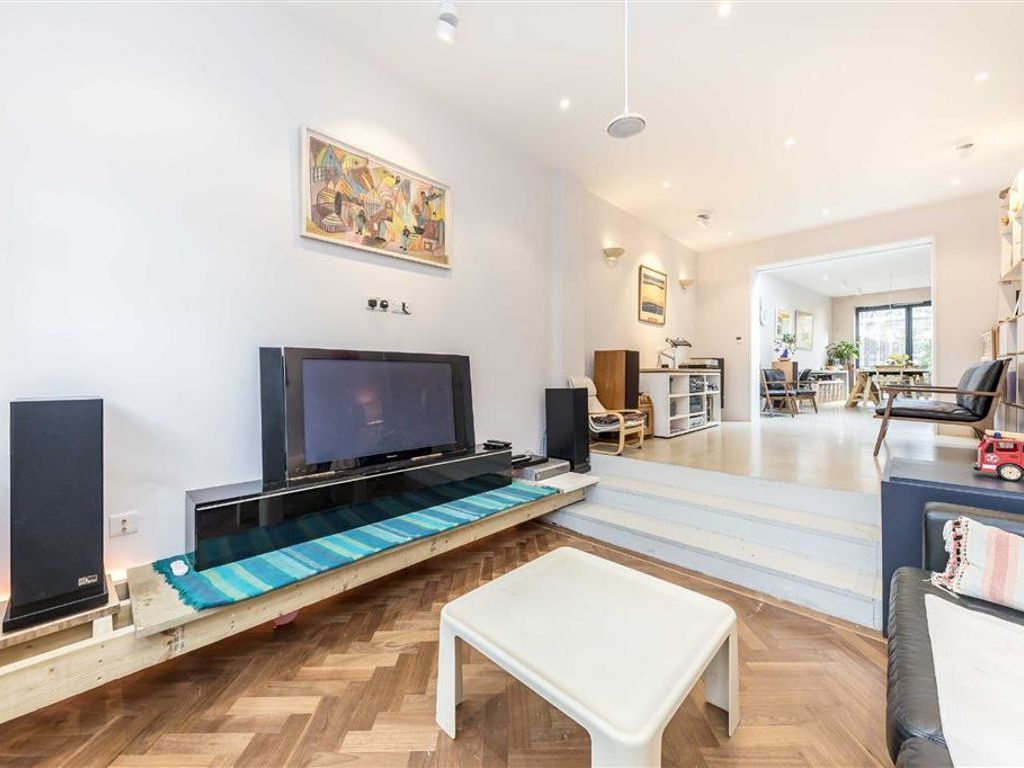 3 bed property for sale in Greenwich South Street, London SE10, £