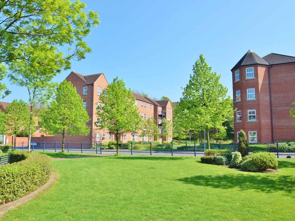 3 bed flat to rent in Whitcliffe Gardens, West Bridgford, Nottingham