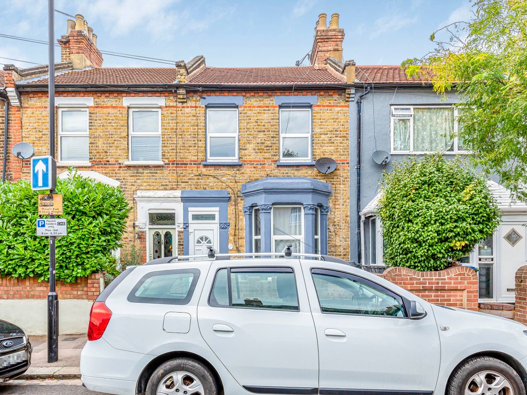 4 bed terraced house to rent in Trumpington Road, London E7, £2,550 pcm