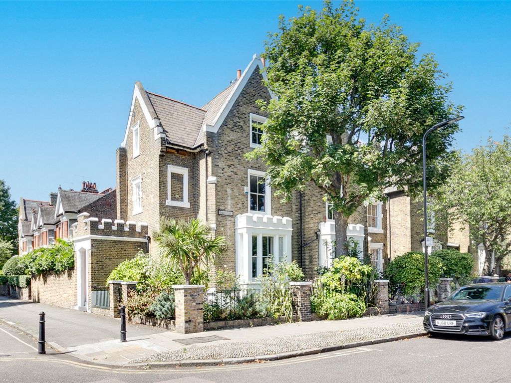 4 bed end terrace house for sale in De Beauvoir Square, De Beauvoir