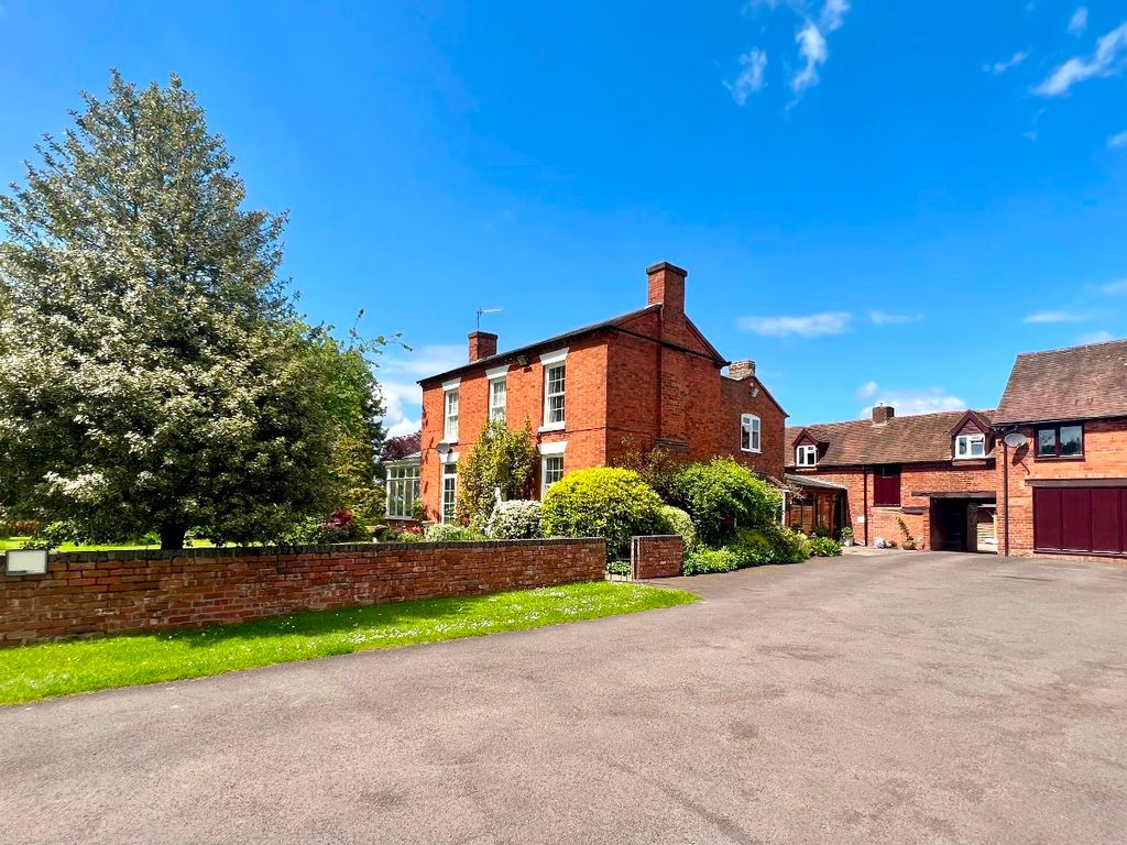 Room to rent in Park Farm, Kidderminster Road, Dodford, Bromsgrove B61