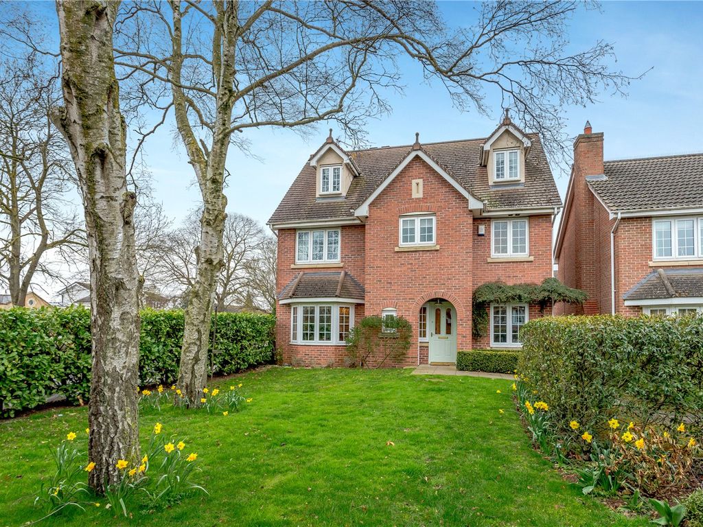 5 bed detached house for sale in Highgrove Gardens, Stamford