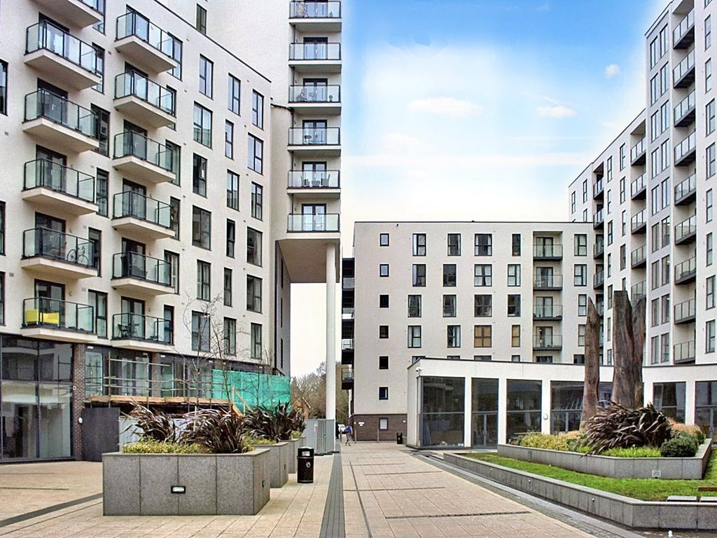 2 bed flat for sale in Woking, Surrey GU22, £280,000 Zoopla