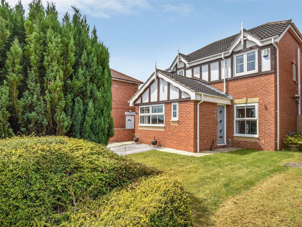 3 bed detached house for sale in Leeds Road, Lofthouse, Wakefield WF3