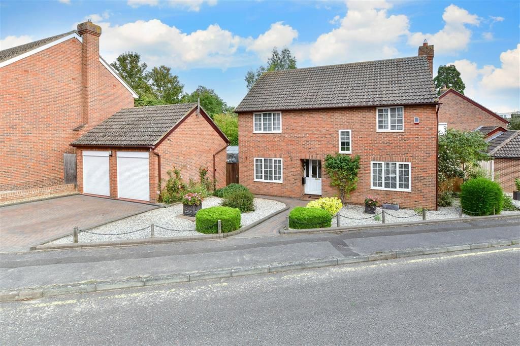 4 bed detached house for sale in Whitchurch Close, Maidstone, Kent ME16
