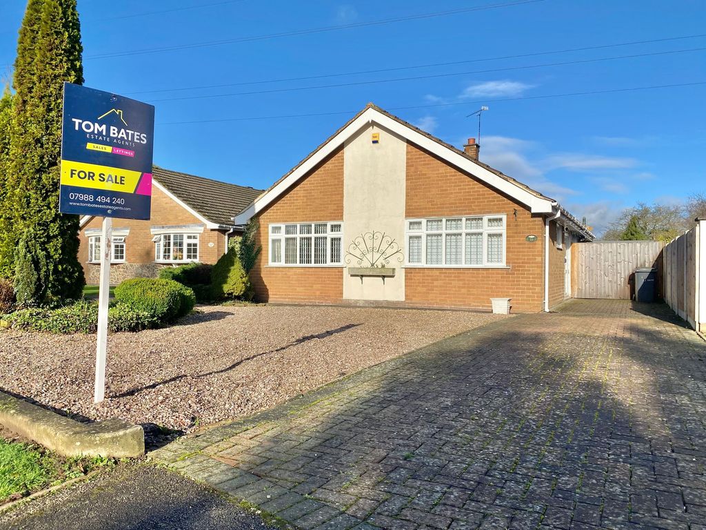 3 bed detached bungalow for sale in Magyar Crescent, Nuneaton CV11, £