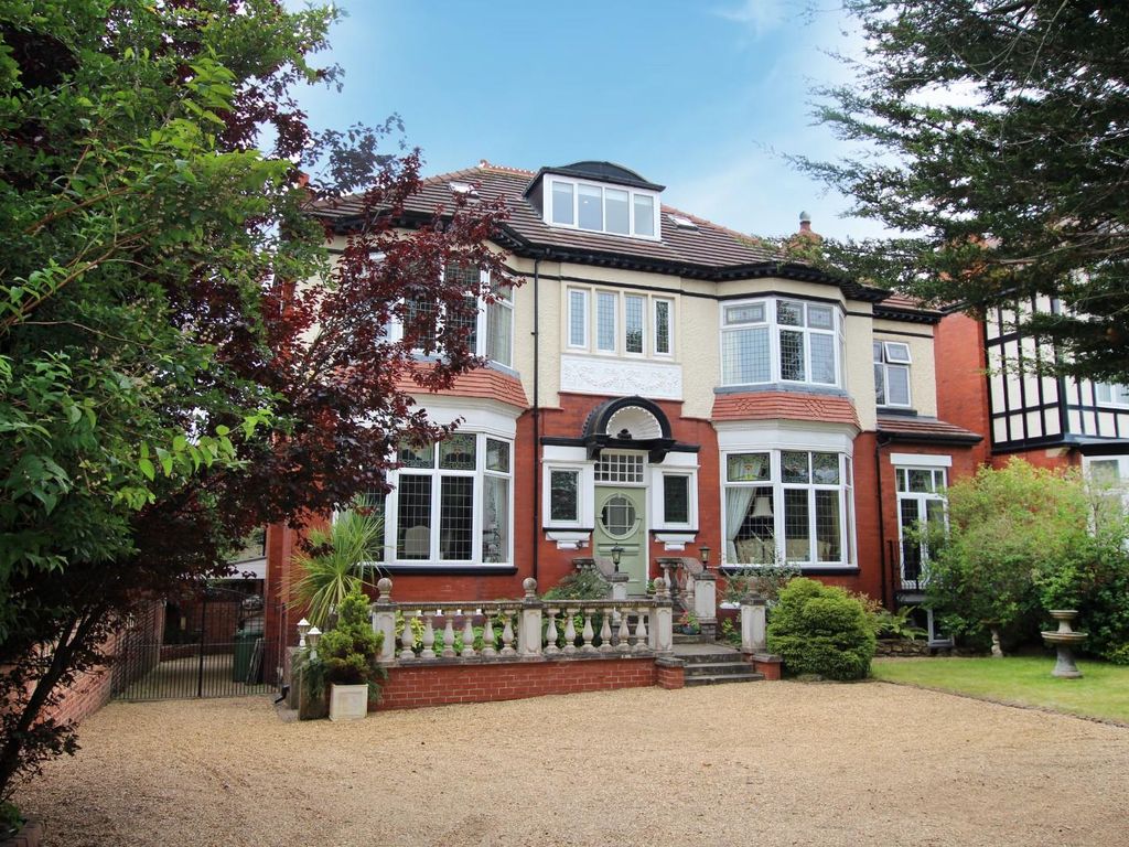 6 bed detached house for sale in Cambridge Road, Churchtown PR9 Zoopla