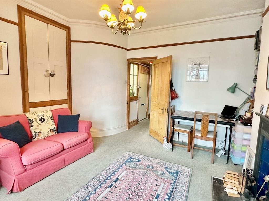 2 bed flat for sale in Castle Gardens, Hastings TN34, £175,000 Zoopla