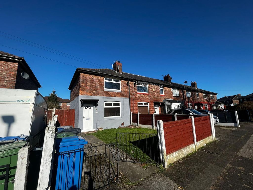 2 bed end terrace house to rent in Matlock Road, Stretford, Manchester