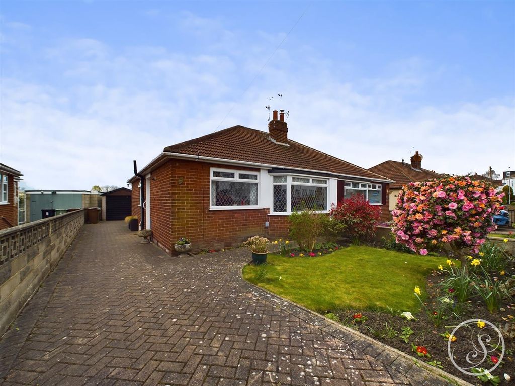 3 bed semidetached bungalow for sale in Templegate Drive, Leeds LS15
