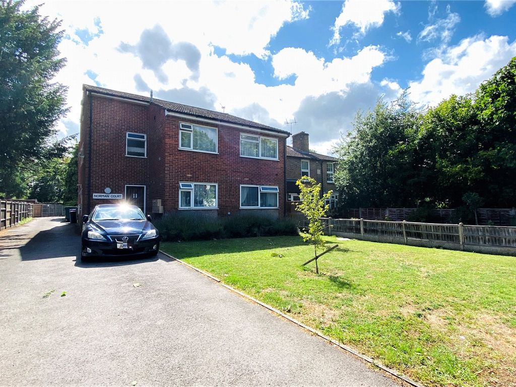 Studio for sale in Norman Court, Kingston Road, StainesUponThames