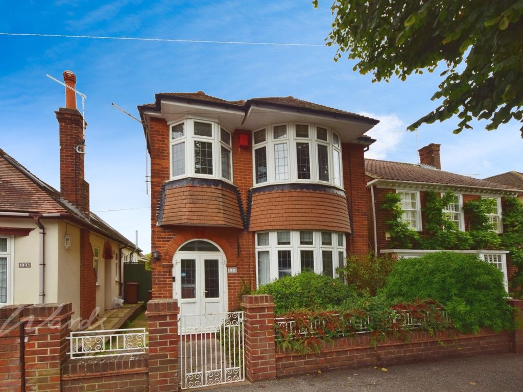 3 bed detached house to rent in Third Avenue, Gillingham ME7, £2,200