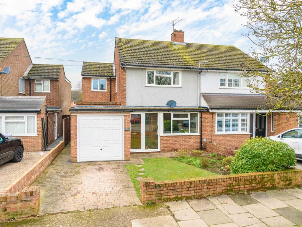 3 bed semidetached house for sale in Ashurst Drive, Shepperton TW17, £