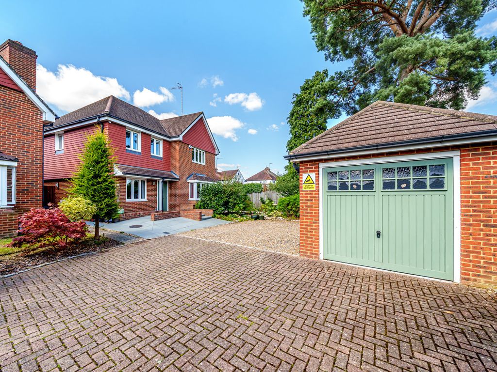 4 bed detached house for sale in Church Road, Byfleet, West Byfleet