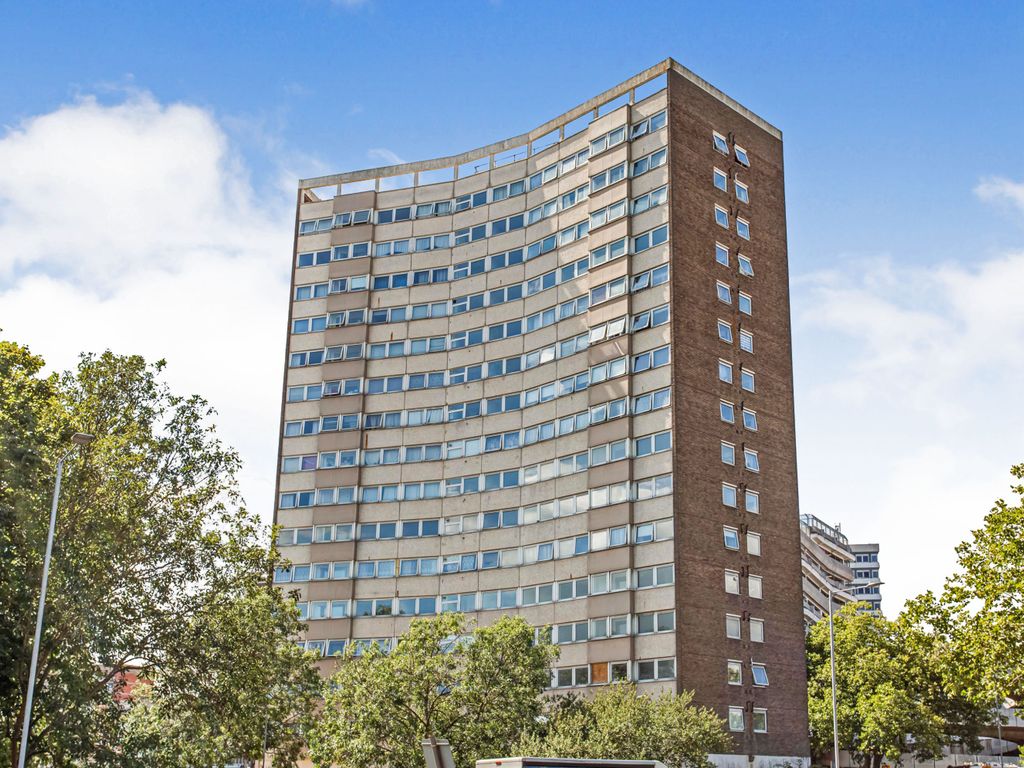 2 bed flat for sale in Quantock, Chichester Road, Southend OnSea SS2