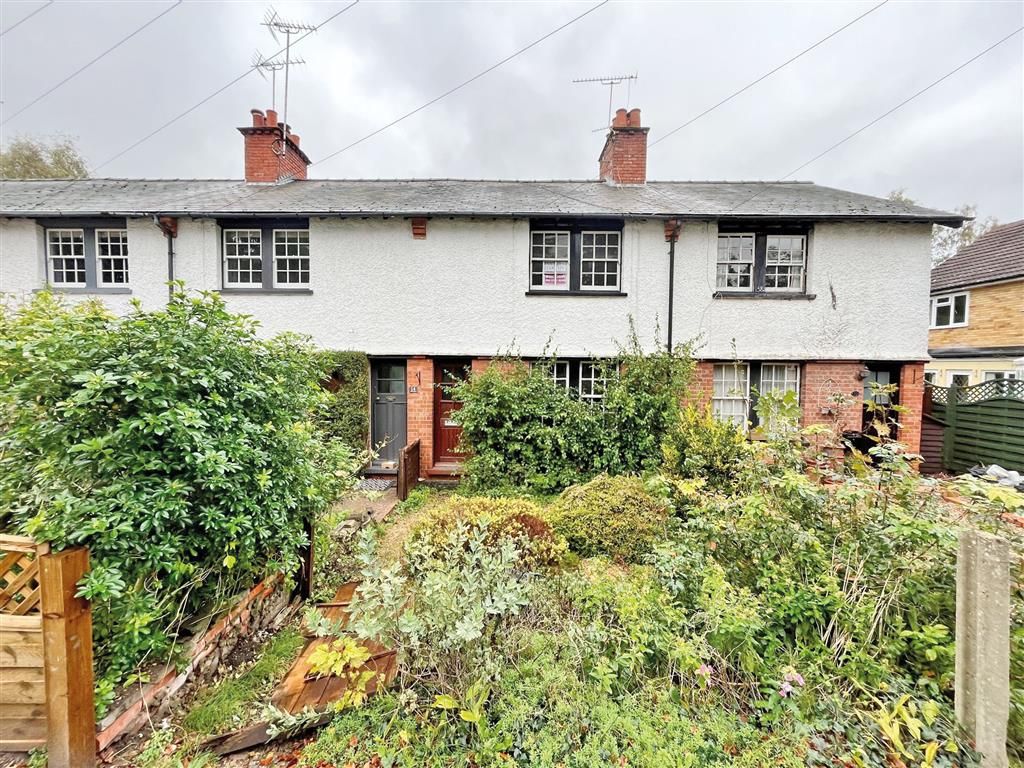 3 bed terraced house for sale in Elvetham Road, Fleet GU51, £215,000