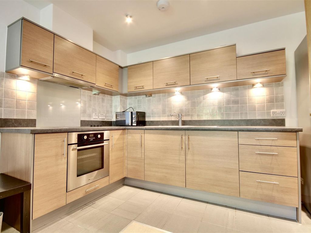 2 bed flat to rent in Richmond House, Bonfire Corner, Portsmouth PO1