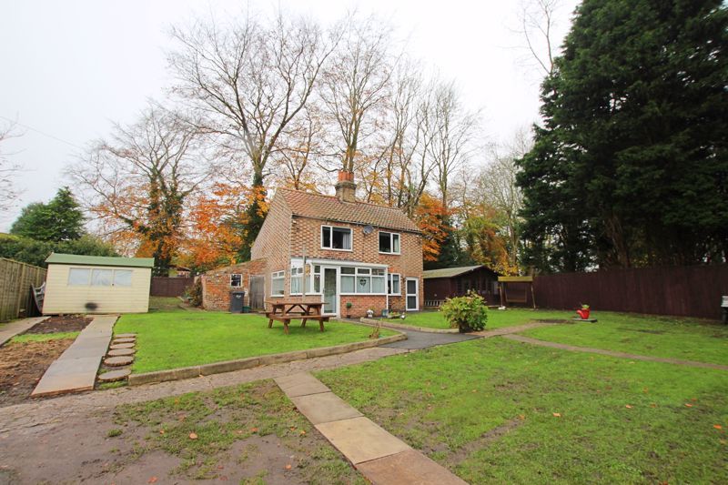 3 bed detached house for sale in High Street, Ulceby DN39, £240,000