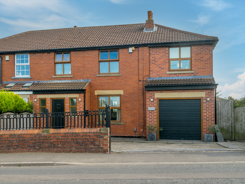 4 bed semidetached house for sale in Sunnycroft, Gildersome Lane