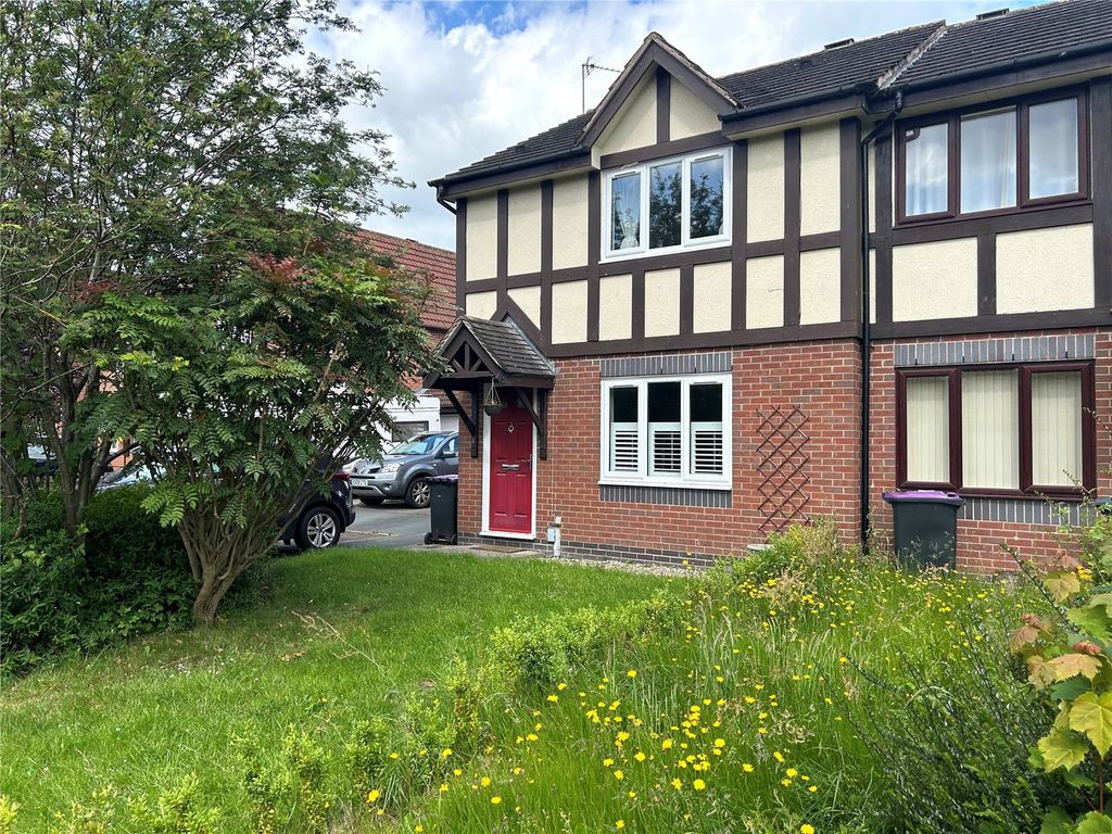 3 bed end terrace house for sale in Willowdale Gardens, Herongate