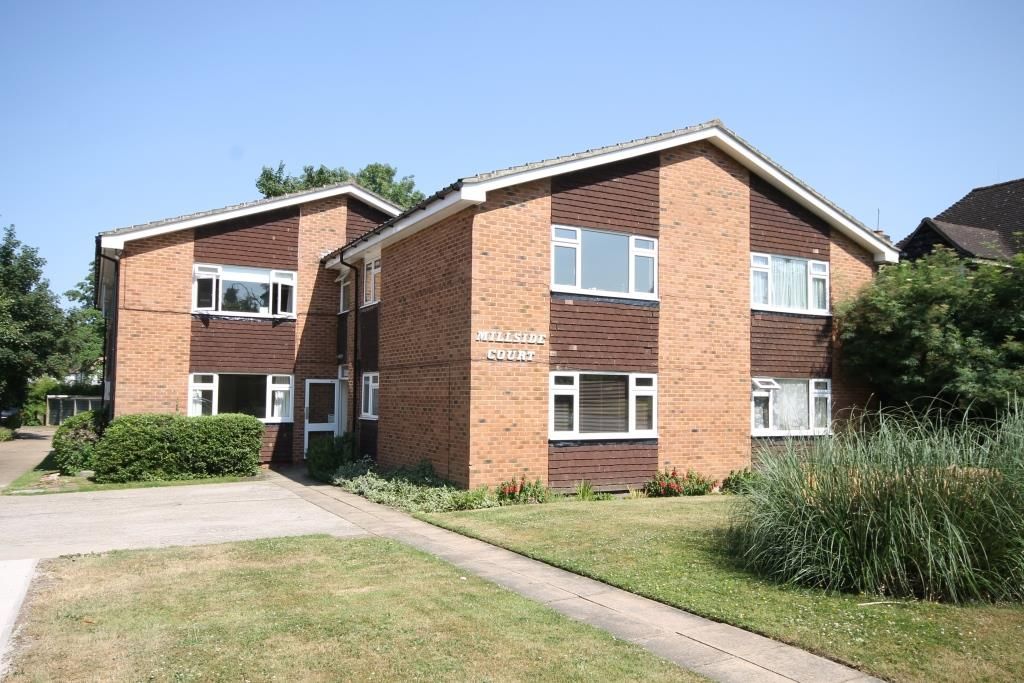 1 bed flat to rent in Church Road, Bookham KT23, £895 pcm Zoopla
