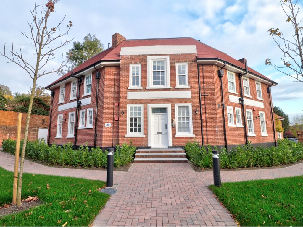 1 bed flat to rent in London Road, High Buckinghamshire HP11