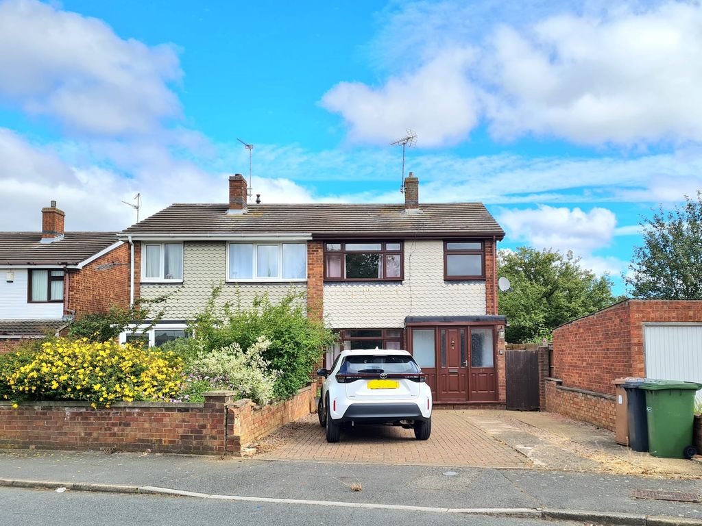 4 bed semidetached house to rent in Woodhurst Road, Peterborough PE2