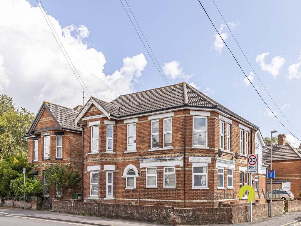 1 bed flat to rent in Parkstone, Poole, Dorset BH12, £850 pcm Zoopla