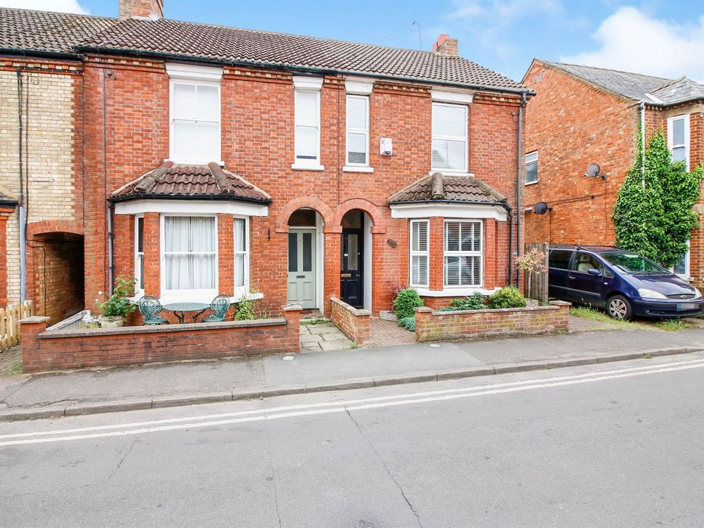 3 bed end terrace house for sale in Russell Street, Woburn Sands