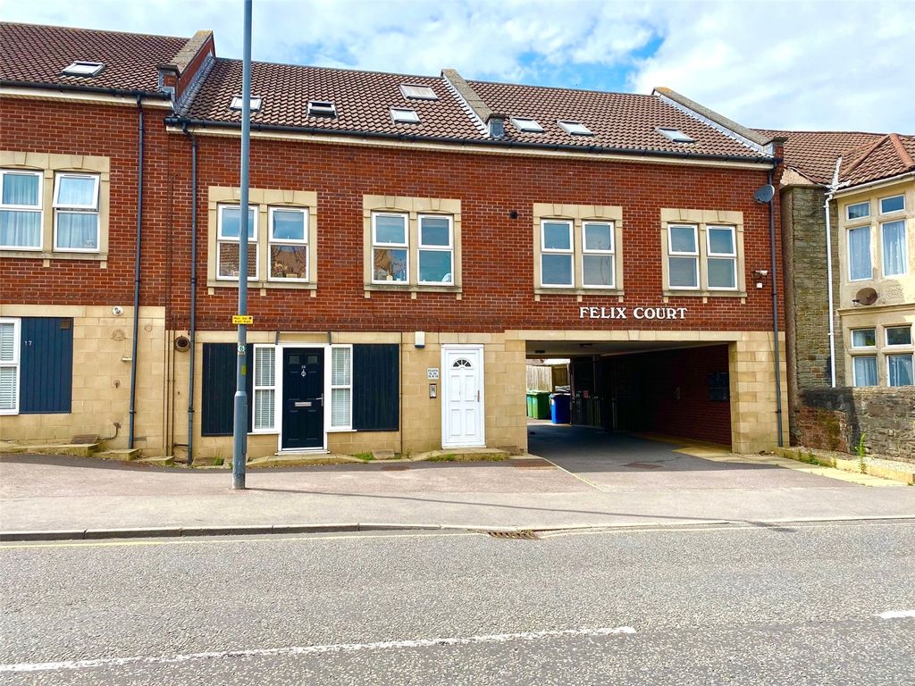 2 bed flat for sale in Downend Road, Kingswood, Bristol