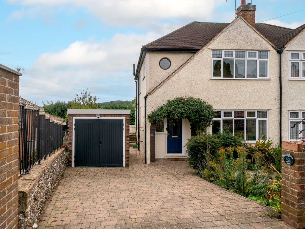 3 bed semidetached house for sale in Chipperfield Road, Apsley HP3