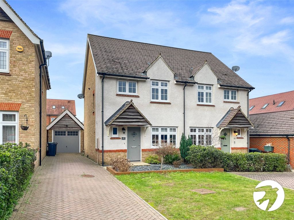 3 bed semidetached house for sale in Albion Drive, Larkfield