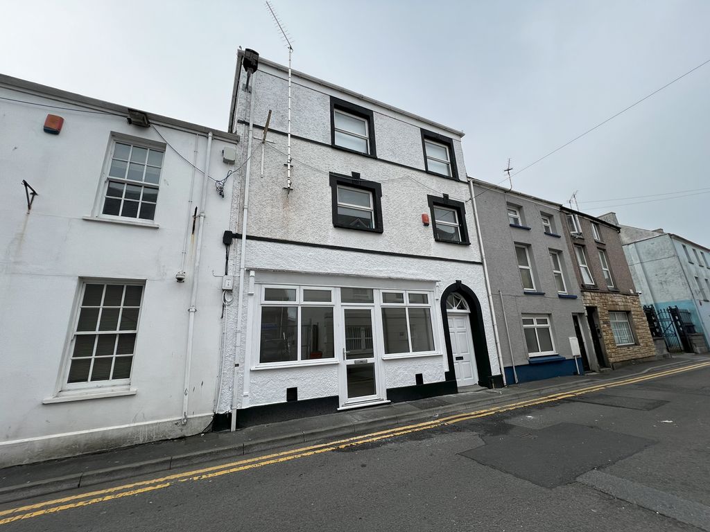 Commercial property to let in Water Street, Carmarthen, Carmarthenshire