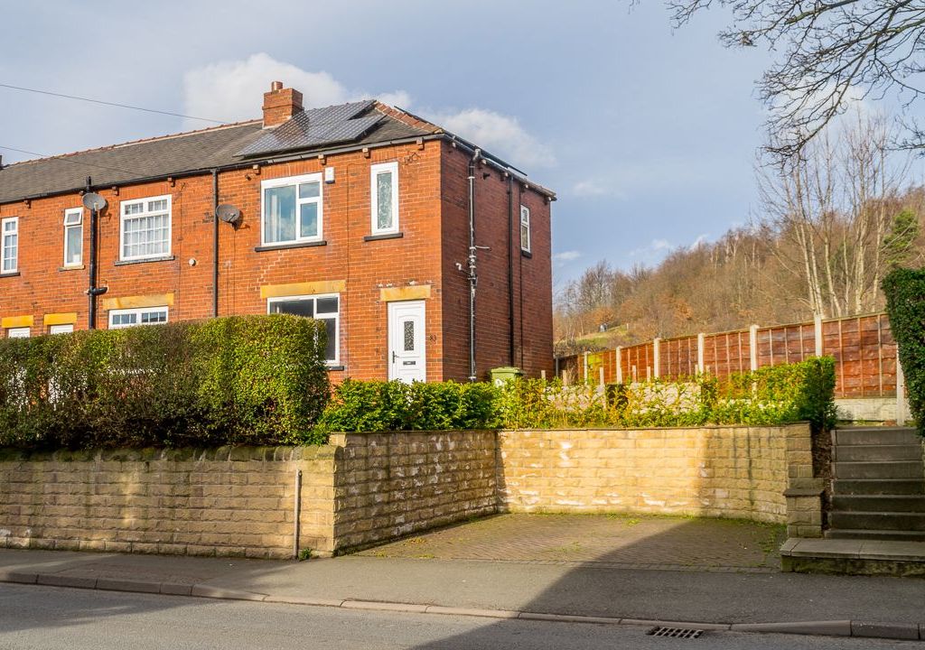 2 bed end terrace house for sale in Walkley Lane, Heckmondwike WF16