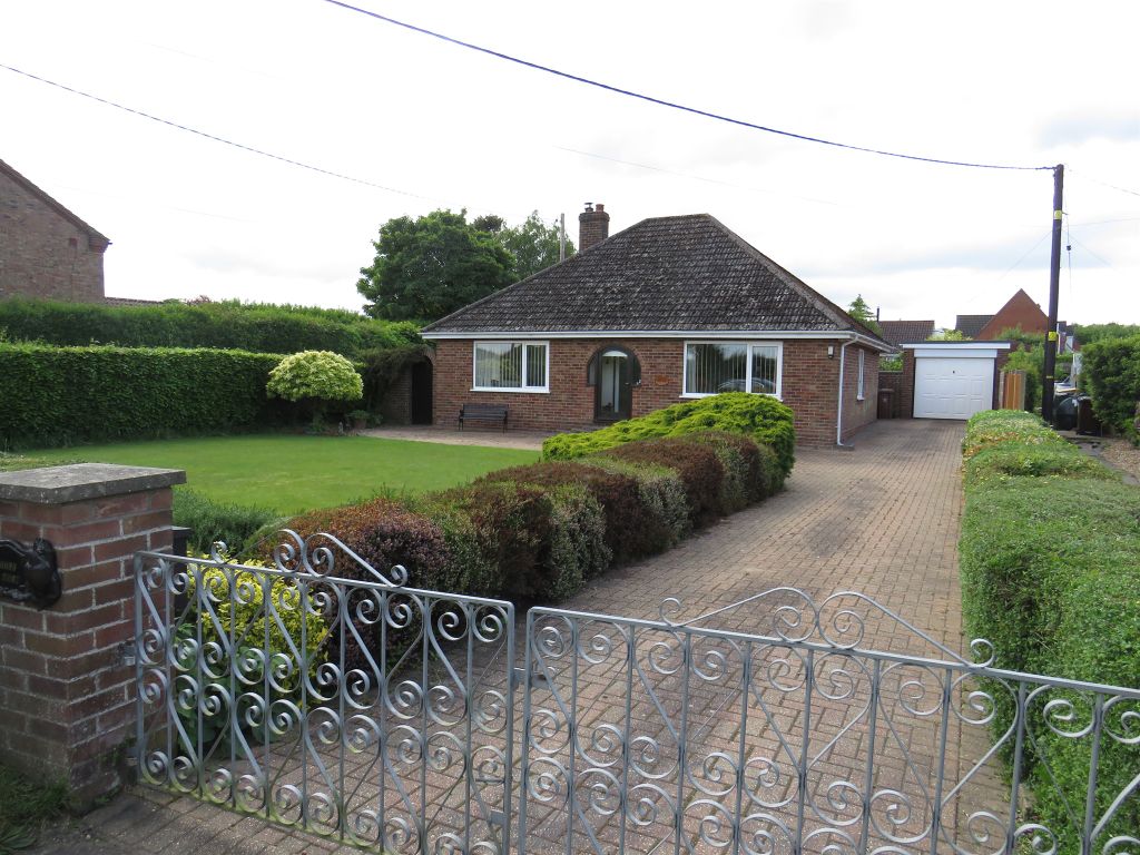 3 bed detached bungalow for sale in Sheringham Road, West Beckham, Holt