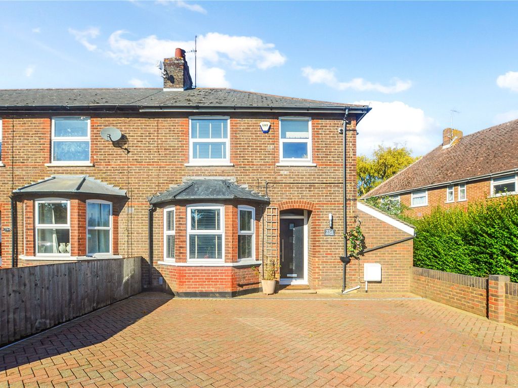 3 bed end terrace house for sale in West Street, Dunstable