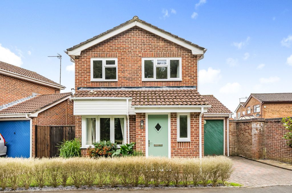 3 bed detached house for sale in Cowley Close, Southampton, Hampshire SO16, £370,000 Zoopla