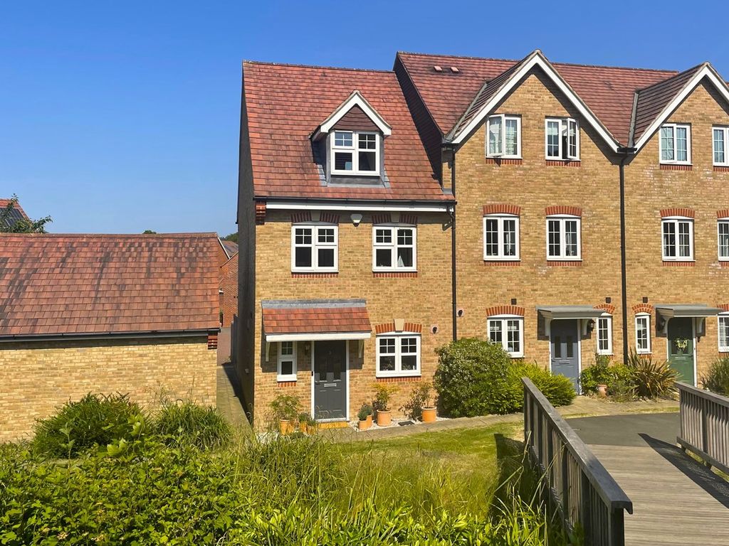3 bed town house for sale in Lucinda Walk, Bagshot GU19 Zoopla