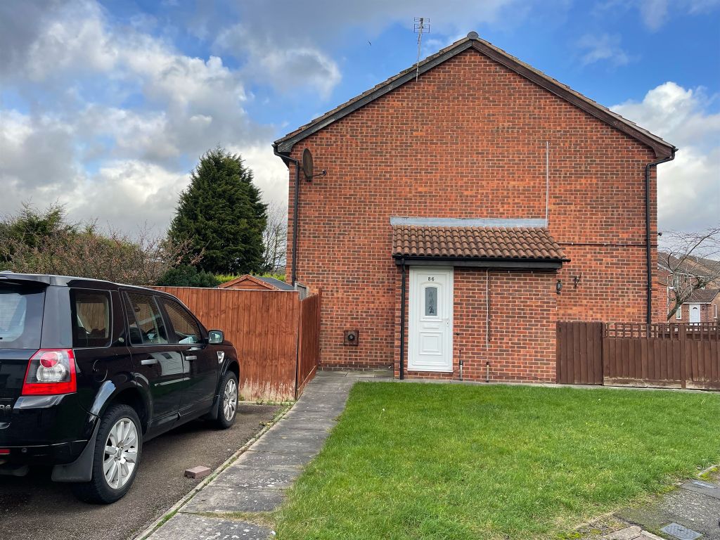 1 bed end terrace house for sale in Manor Drive, Leicester LE4, £