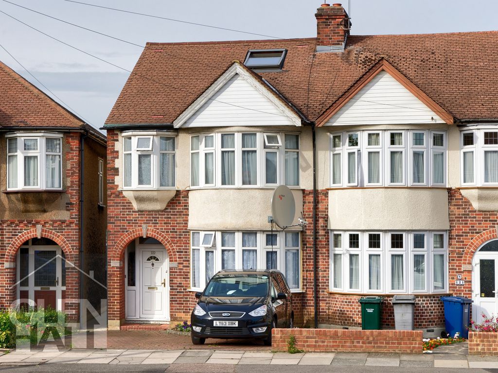 4 bed semidetached house for sale in Church Hill Road, East