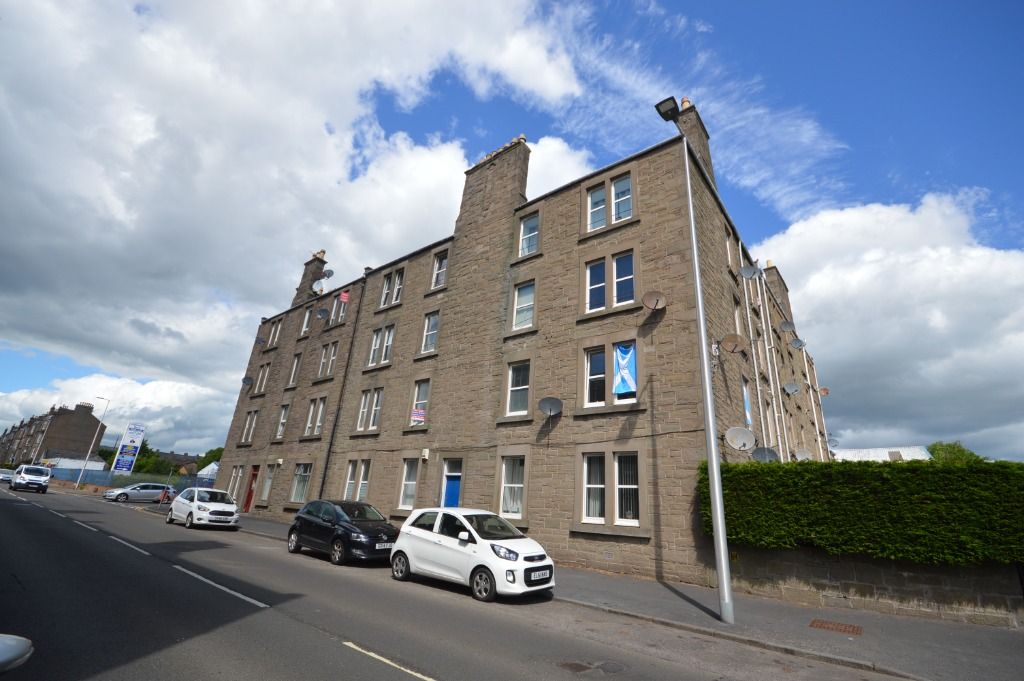 2 bed flat to rent in (Copy Of) Clepington Road, Coldside, Dundee DD3