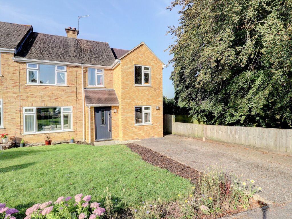 5 bed semidetached house for sale in Roberts Ride, Hazlemere, High