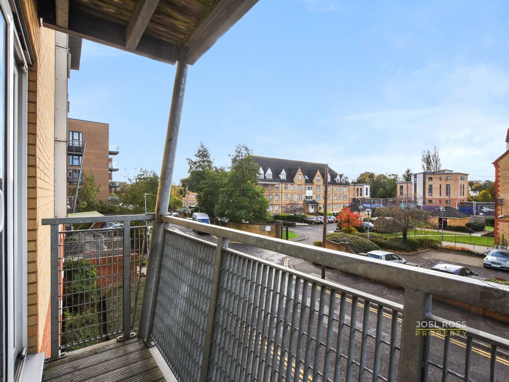 2 bed flat to rent in Station Road, Borehamwood WD6, £1,550 pcm Zoopla