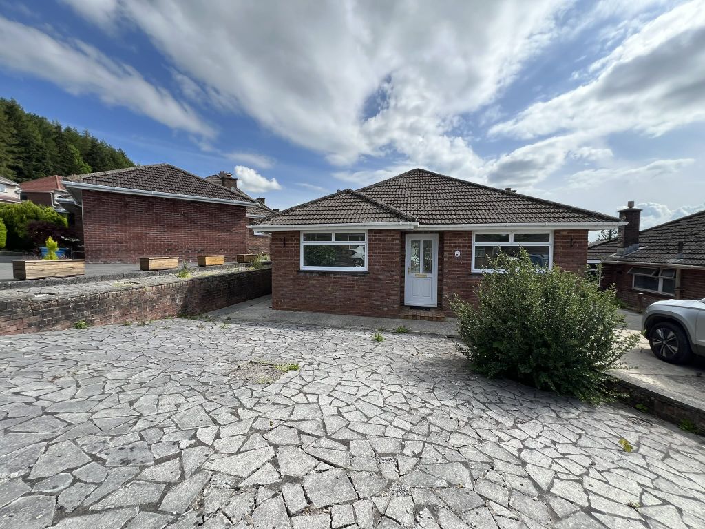 2 bed bungalow for sale in Hafod Cwnin, Tanerdy, Carmarthen SA31, £