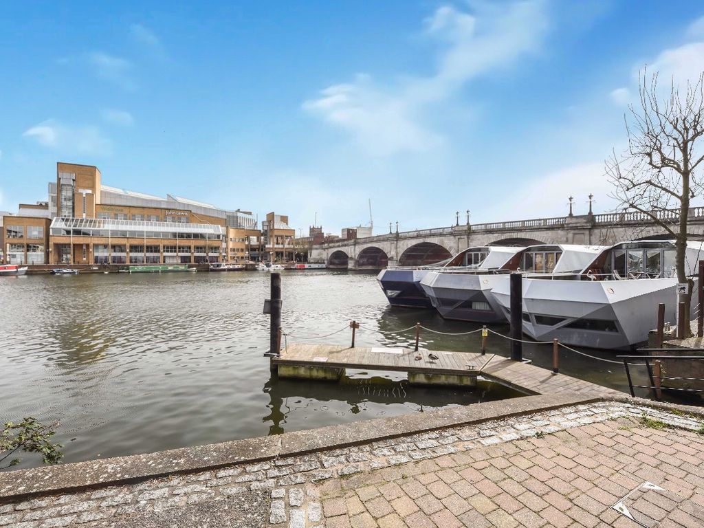 1 bed flat to rent in Marina Place, Hampton Wick, Kingston Upon Thames