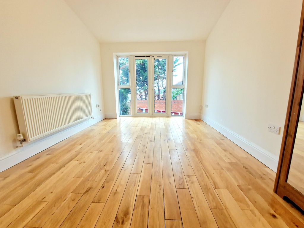 Studio to rent in Dollis Hill Lane, London NW2, £950 pcm Zoopla